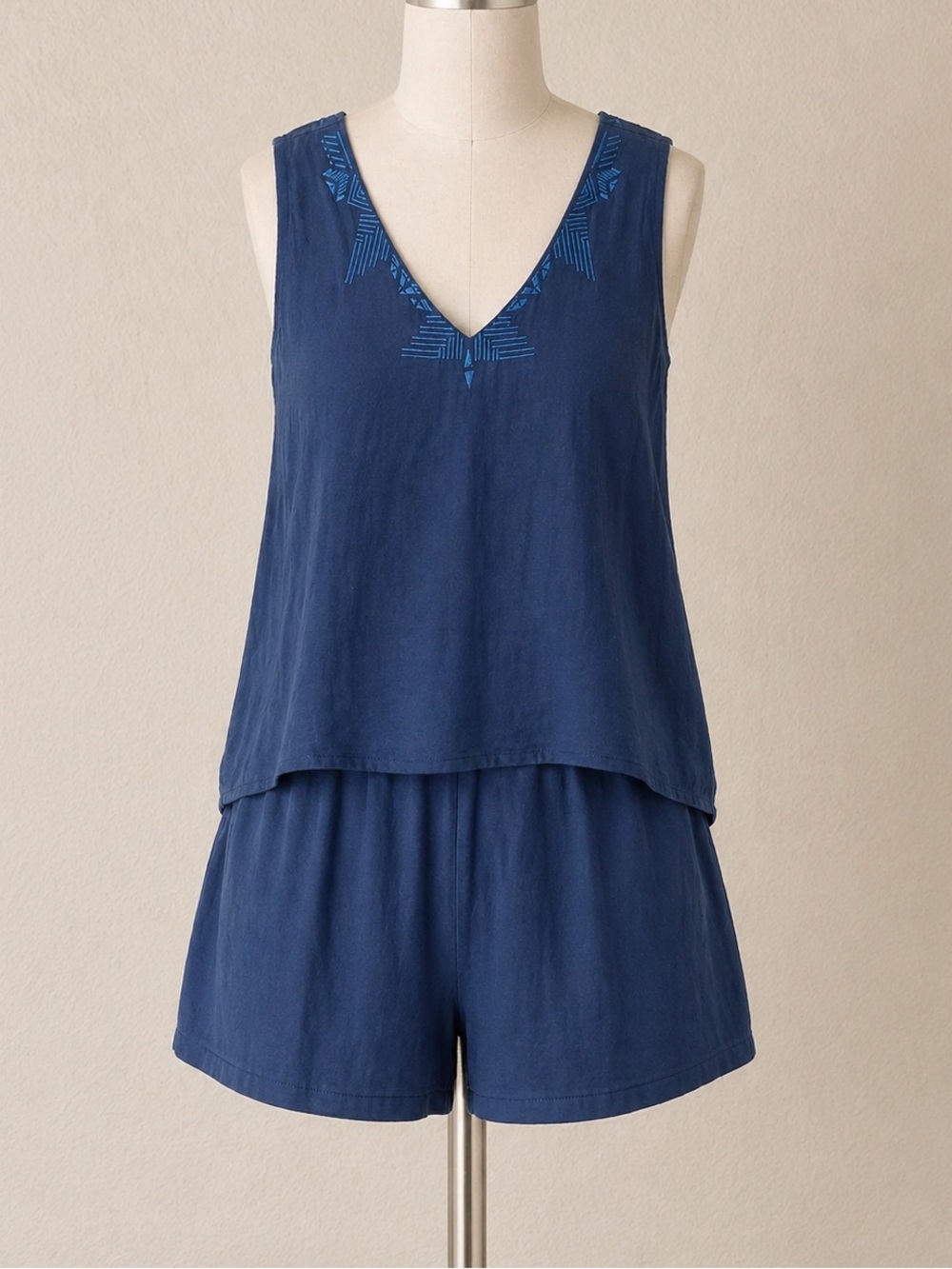 CARVE‎ DESIGNS Sleeveless Romper M Embroidered Boho Beach Resort Vacation Blue
